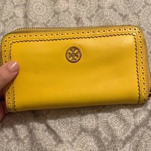 tory burch wallet